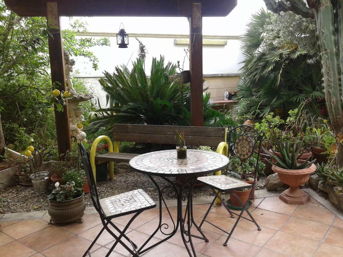 B&B Tra I Mari Del Salento Lecce Exterior photo