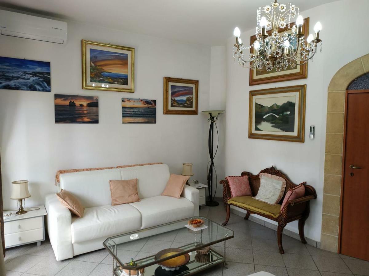 B&B Tra I Mari Del Salento Lecce Exterior photo